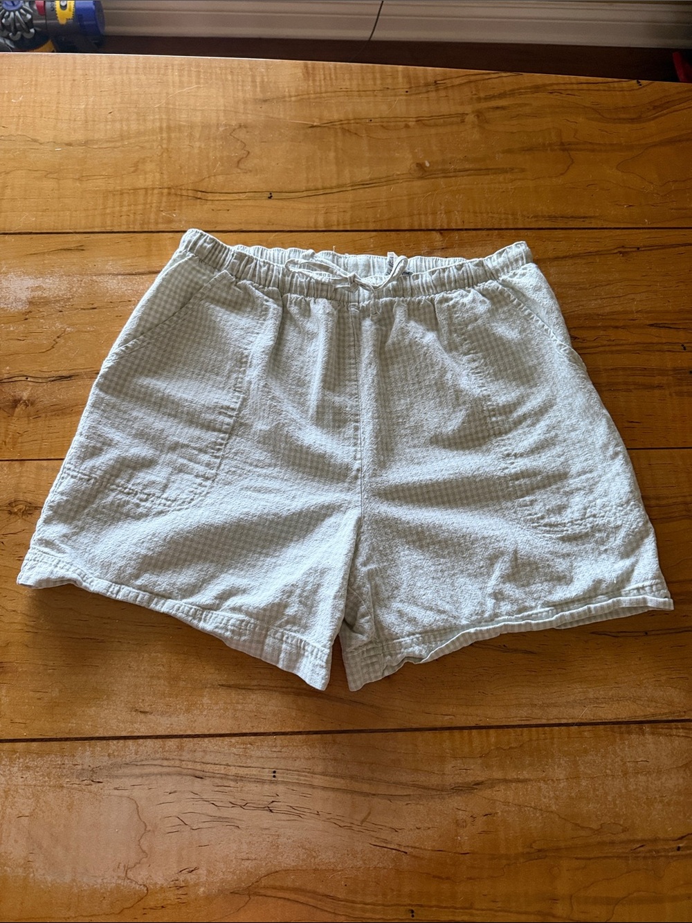 Women’s vintage Basic Editions light green and white gingham shorts size medium